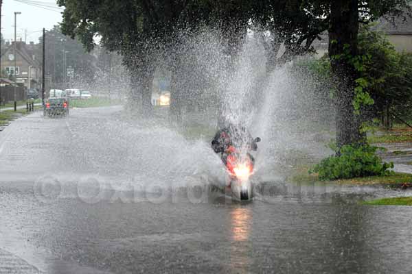 https://www.witney.net/images/messageboard/witney_flooding_moped.jpg